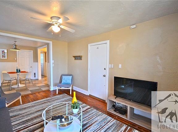 4th image of 801 S Park St