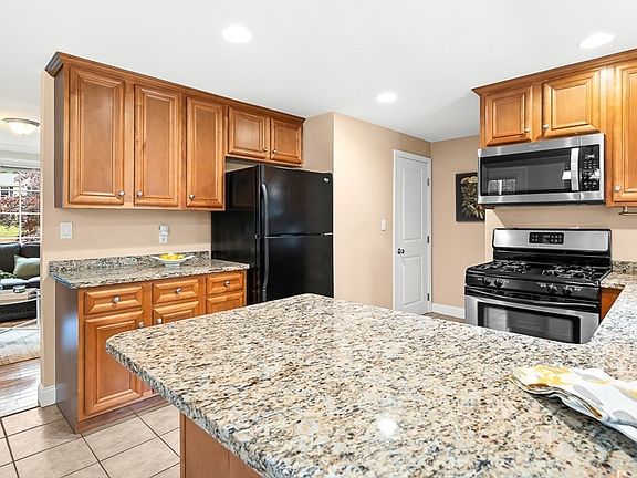 5th image of 36 Willowdale Rd #B