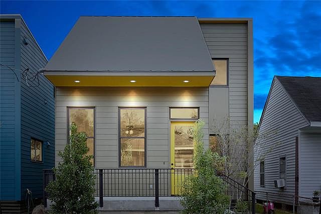 1st image of 827 Verret St
