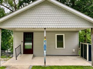 4279 Oakguard Ct, White Lake, MI 48383