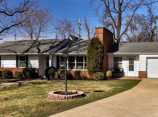 30 Flamingo Dr, Saint Louis, MO 63123