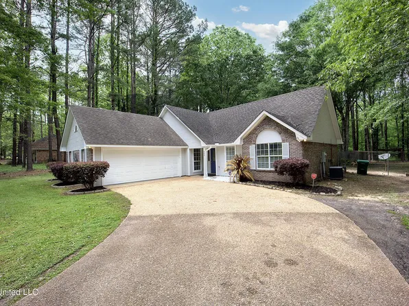 202 Pecan Creek Dr, Terry, MS 39170