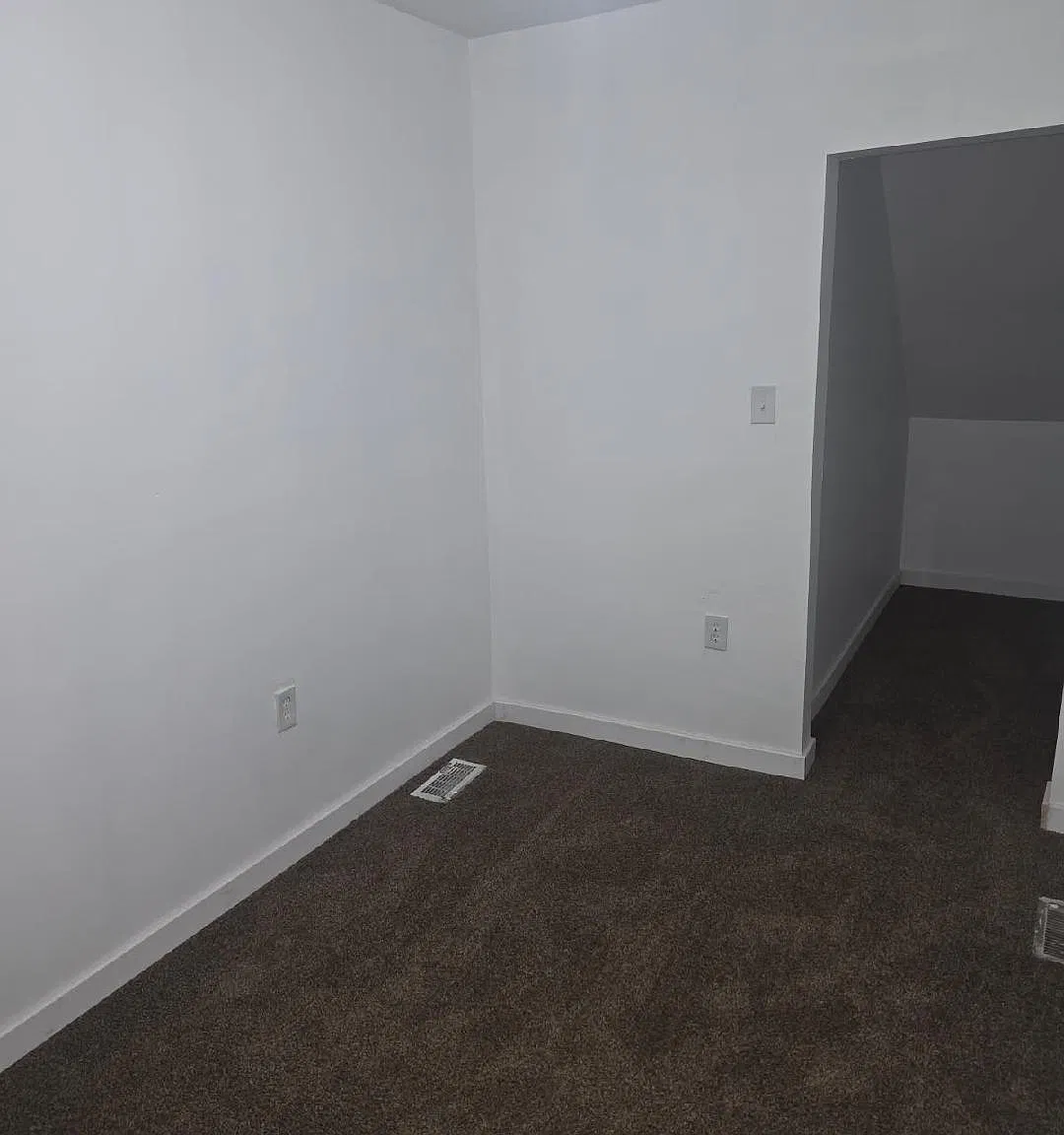 5 bed, 1600 sqft, $1,800 — Photo 3