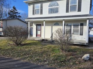 520 W Johnson St, Utica, IL 61373