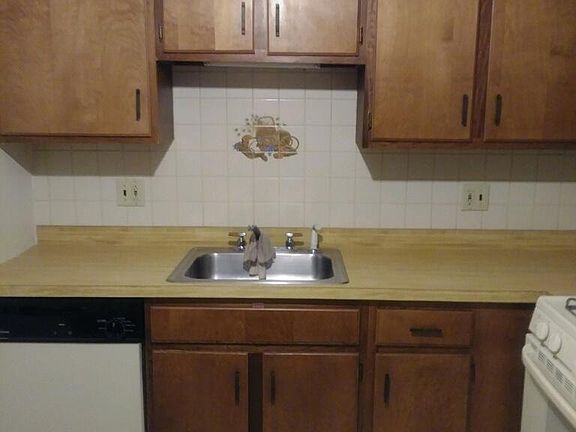 3rd image of 6923 Hilltop Dr #161