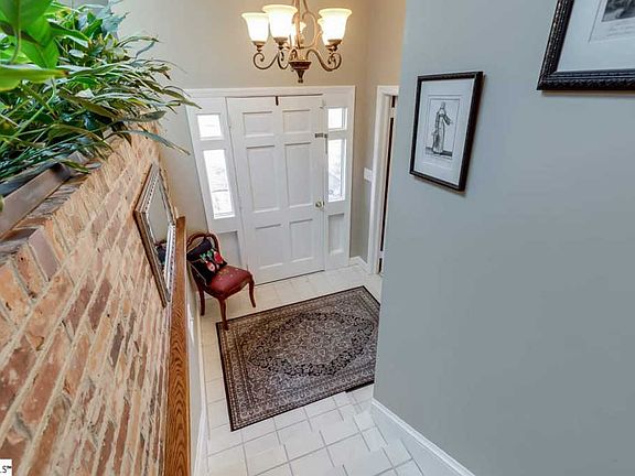 4th image of 320 Elizabeth Dr