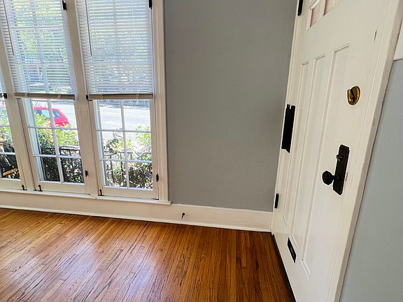 2nd image of 4141 Rosewood Ave #4141