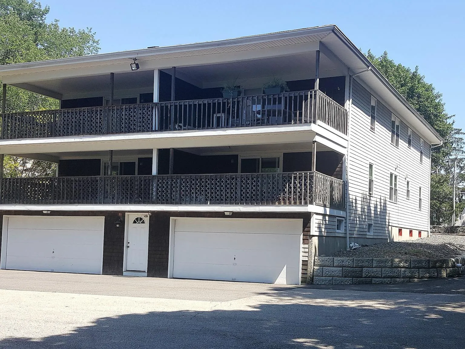2 bed, 1300 sqft, $2,000 — Photo 2