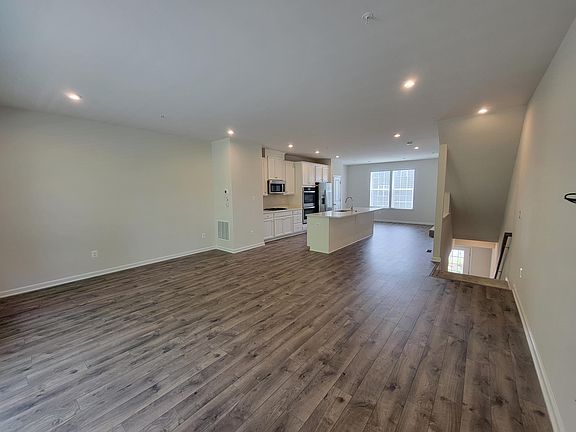 5th image of 44058 Eucalyptus Way