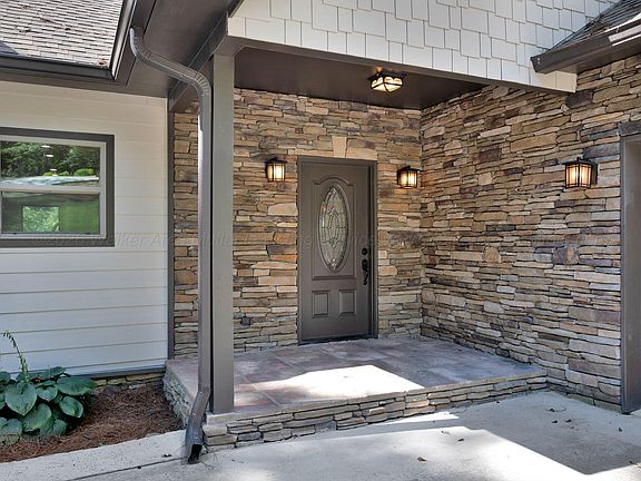 3rd image of 654 Blue Water Pointe Dr