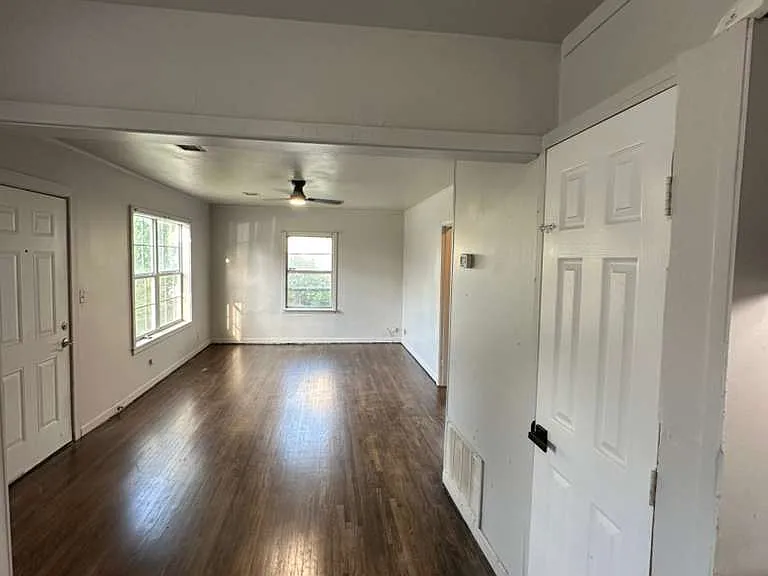 344 E Woodrow Pl — Photo 7