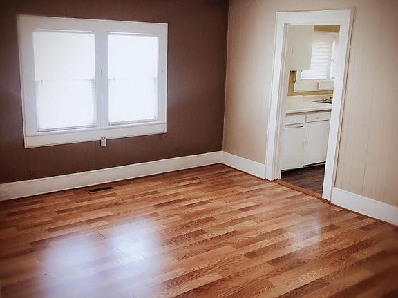 4th image of 3904 Alma Ave