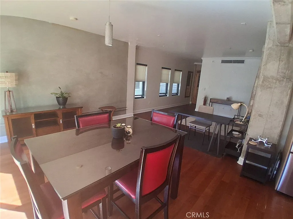 Studio, 740 sqft, $2,495 — Photo 4