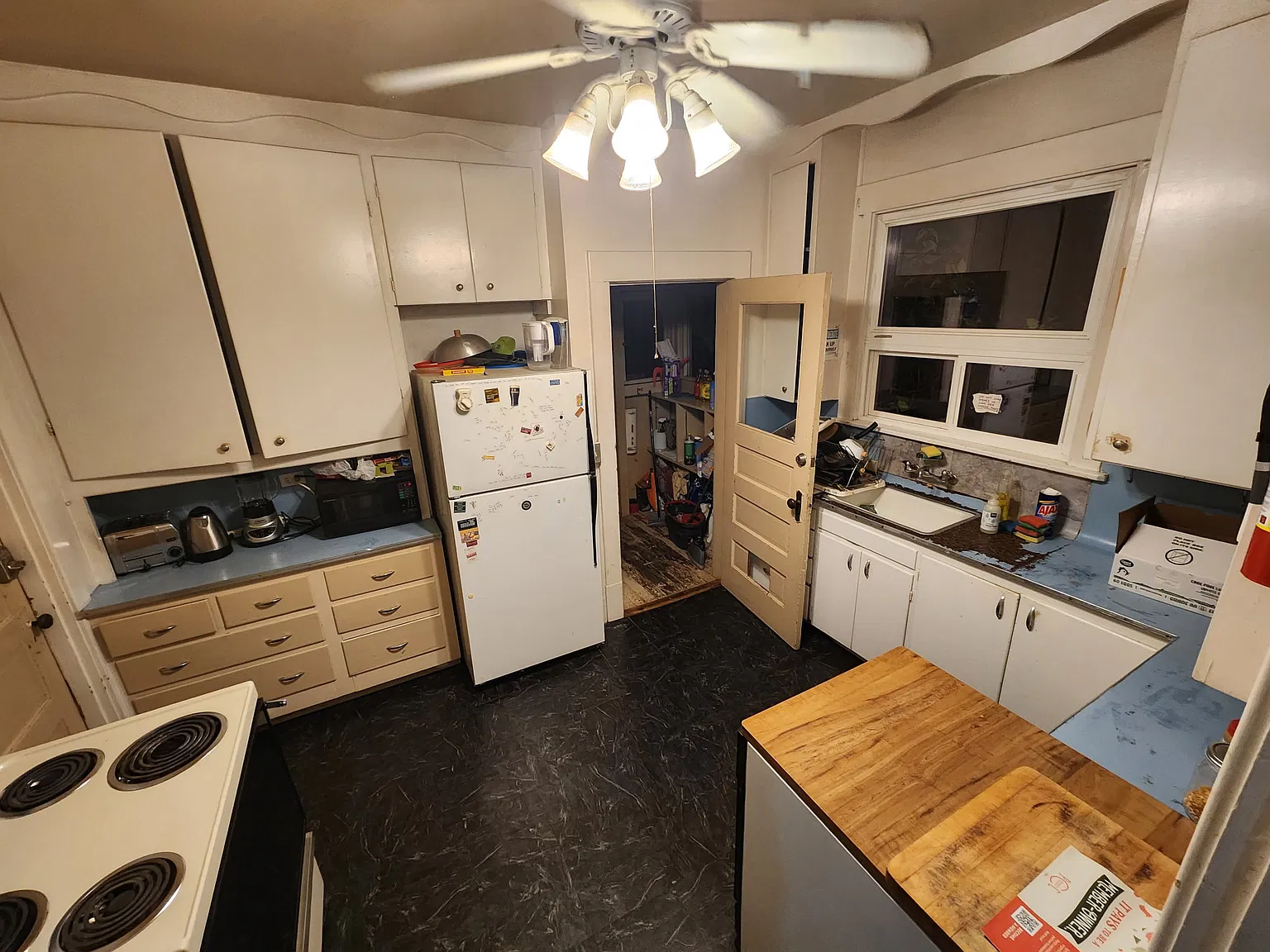 8 bed, 3200 sqft, $1,025 — Photo 4