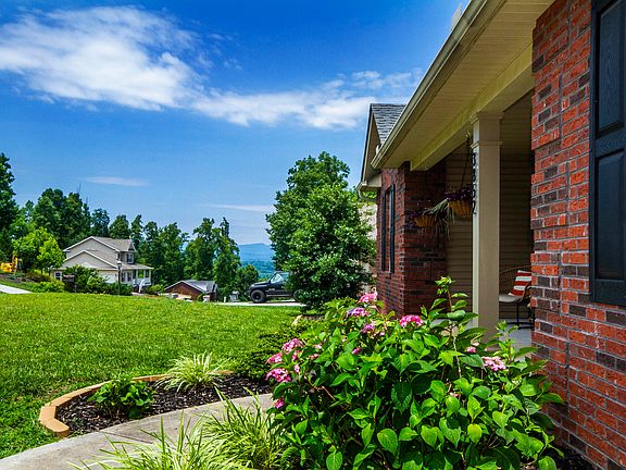 5th image of 3852 High View Ln