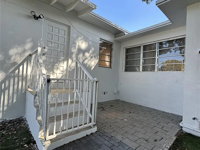 5353 SW 6th St — Photo 13