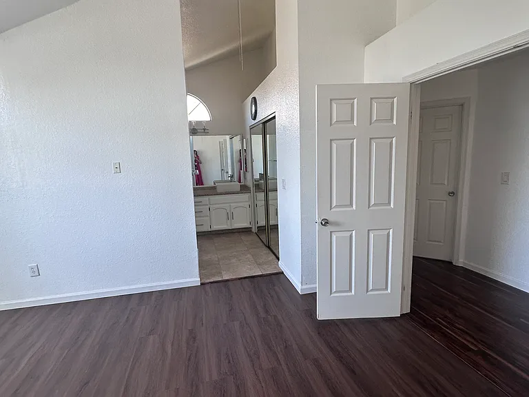 480 Gonzalez St — Photo 15