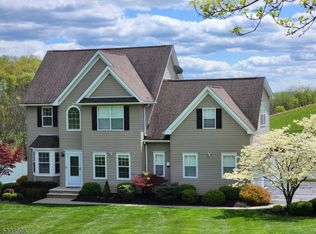 15 Meadow Ridge Ln, Lafayette, NJ 07848