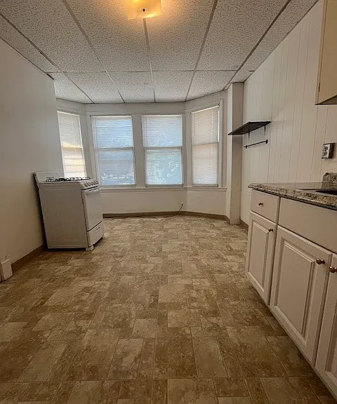2130 E Locust St — Photo 4