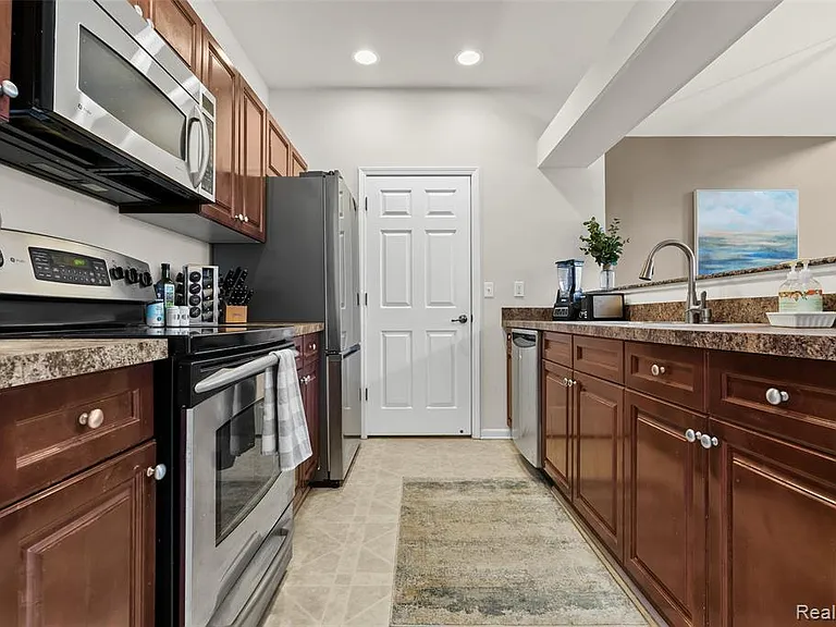 17 N Squirrel Rd — Photo 18