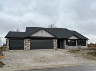 1088 Farmington Dr, Bluffton, IN 46714