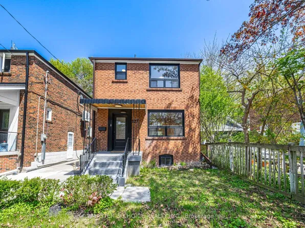 127 Highfield Rd, Toronto, ON M4L 2T9