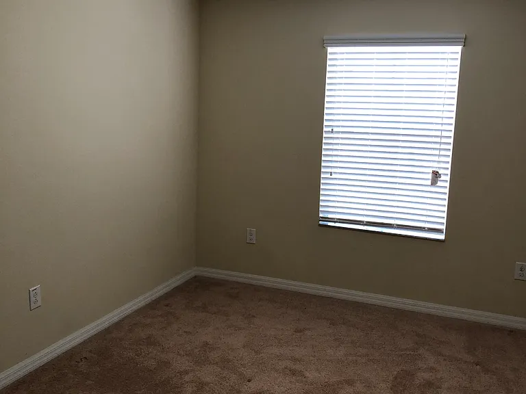 2750 Hampton Green Ln — Photo 16