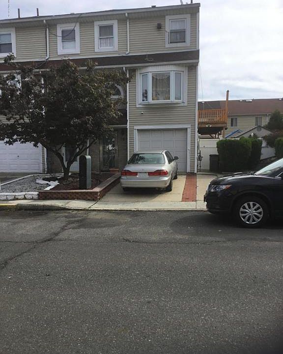 1st image of 20 Carol Pl