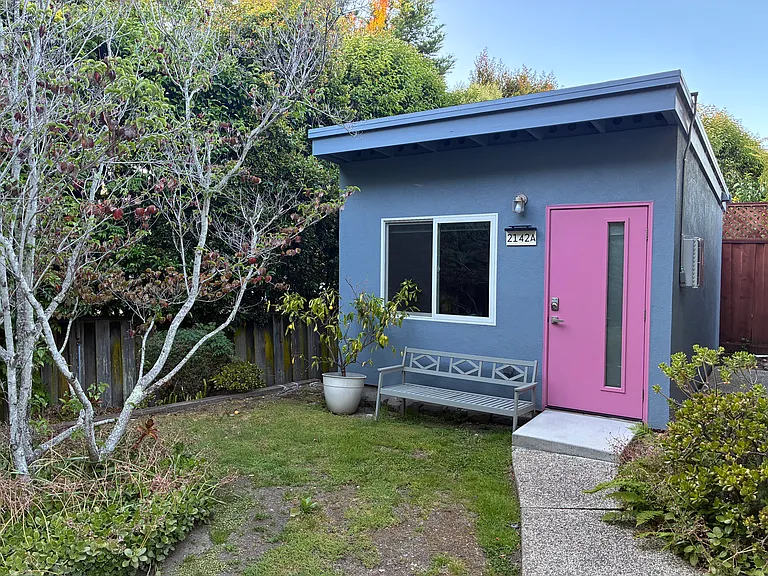 2142 Roosevelt Ave — Photo 18