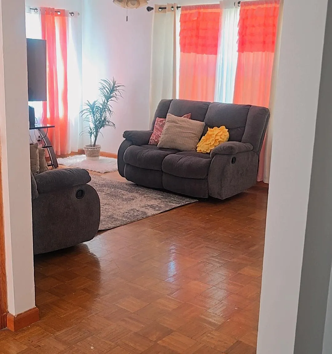 3 bed, 1.5 bath, 1565 sqft, $2,300 — Photo 2
