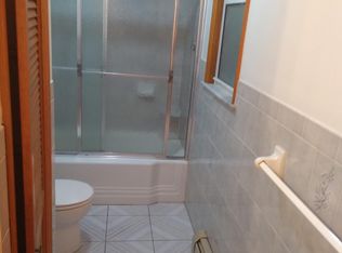 17 Warwick St, Newark, NJ 07105