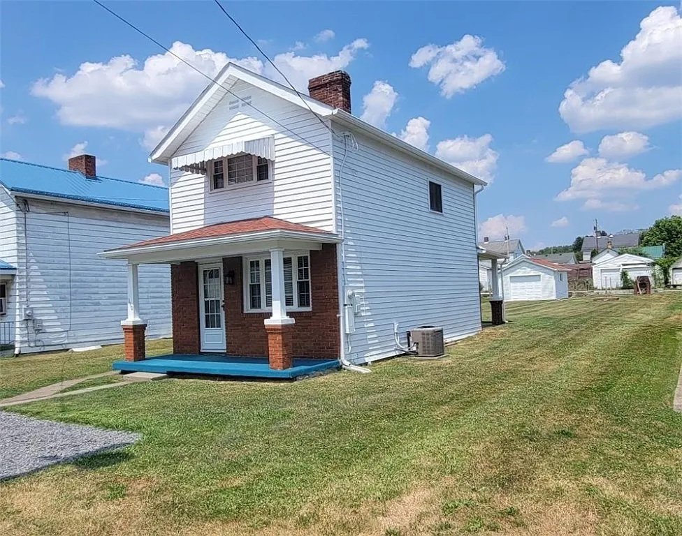110 Nagy St photo 1