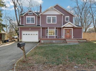 10 W Sanders Street, Greenlawn, NY 11740