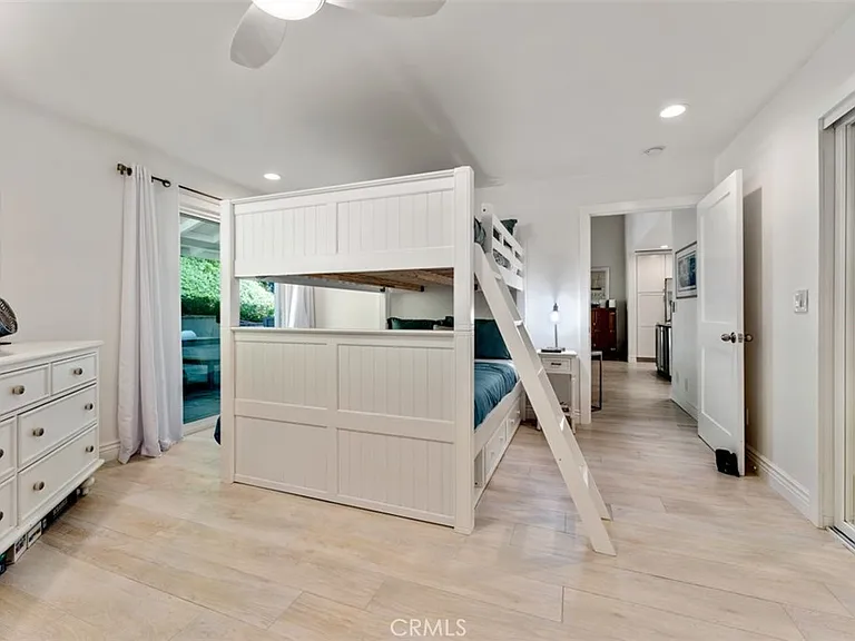 499 Nyes Pl — Photo 16