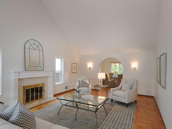 3rd image of 919 Hillsboro Ave