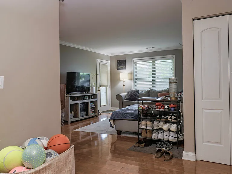 129 Glengarry Dr #110 — Photo 2