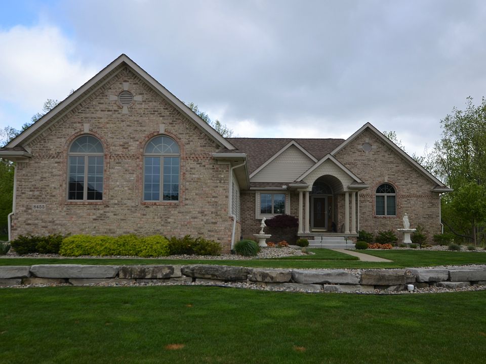 1st image of 8455 Woodridge Dr