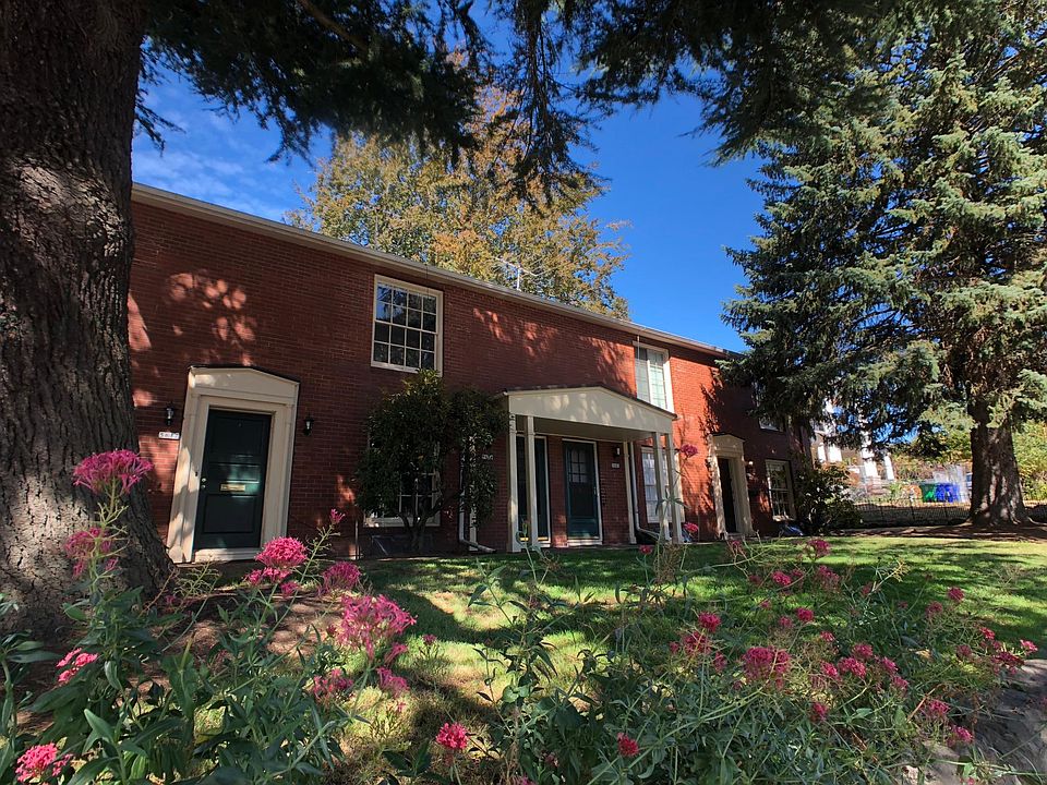 5619 SE Belmont is in a charming section of Belmont Street, close to Mount Tabor Park.