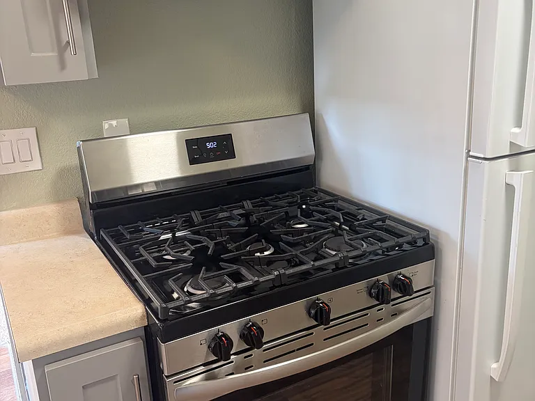 Lincoln Village Apartments — Photo 7