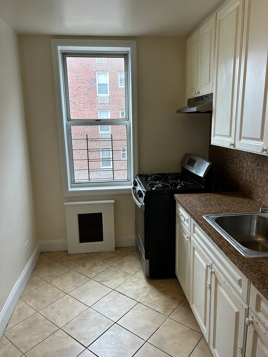 Building Photo - 1461 Shore Pkwy #3H