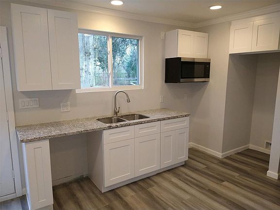 4th image of 8326 Rockford Dr