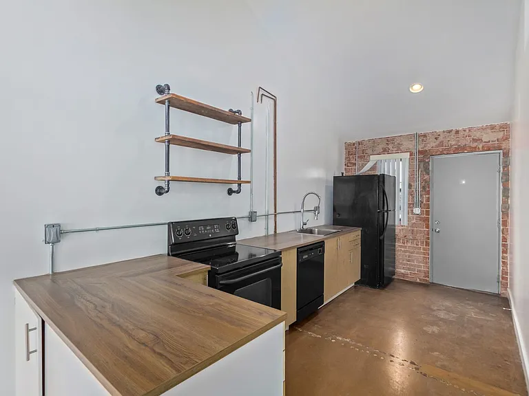 1810 N 16th St — Photo 5