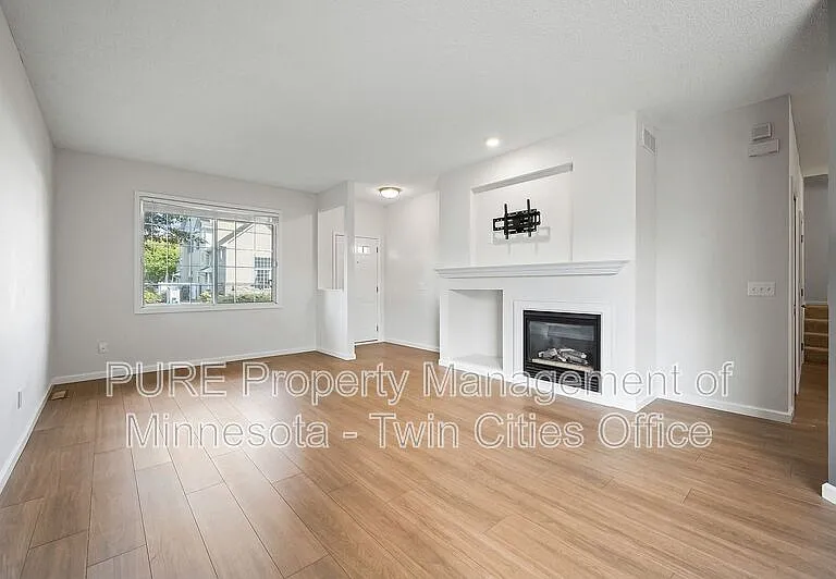 1877 111th Ave NE — Photo 3