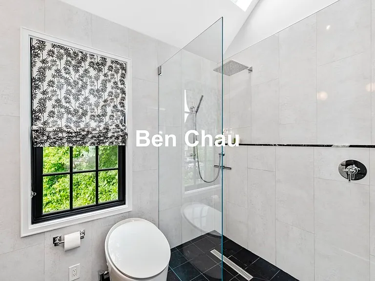 208 Windsor St — Photo 14
