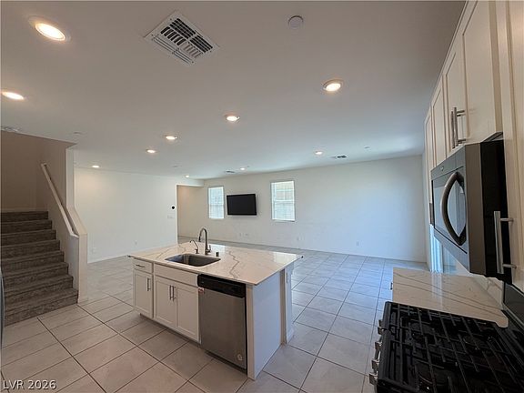 5th image of 2562 Ofanto St