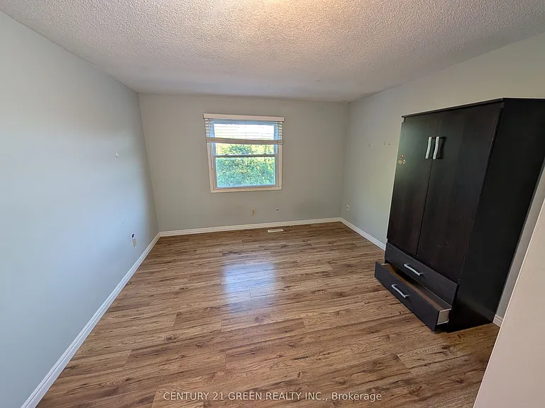 61 Ashley Cres — Photo 31