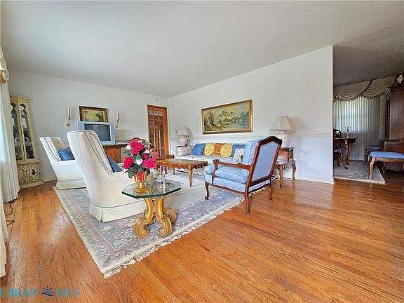 4th image of 4836 Blackstone Rd