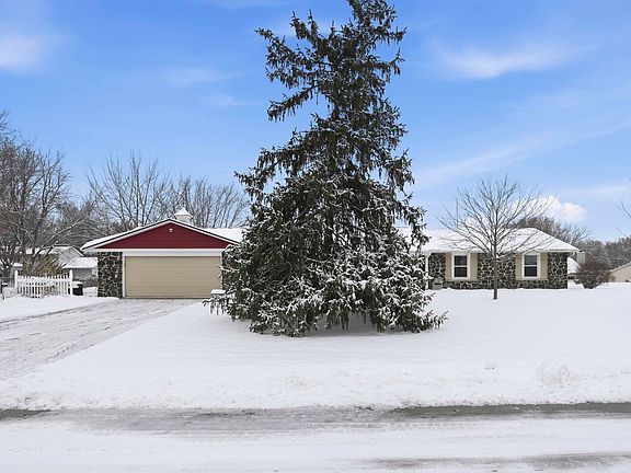 2nd image of 9928 Berkshire Ln