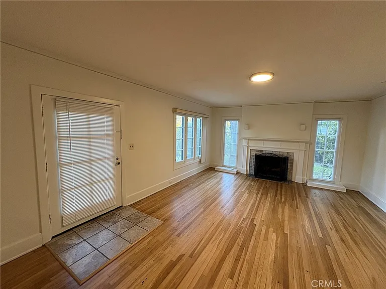 894 S Los Robles Ave — Photo 5