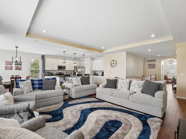 802 Avebury Dr, Pickerington, OH 43147